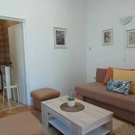 Marion Apartment *